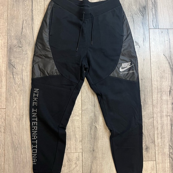 Nike international Black and Gray Tracksuit. Large. - Picture 8 of 12